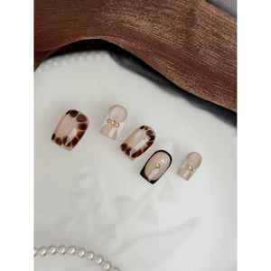 Uñas Postizas Amber Sovereign - Accesorio Elegante para Decoración de Uñas - Product Image 3