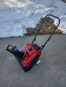 Souffleuse à neige Husqvarna ST224 212cc, moteur efficace, balayeuse à neige, origine américaine, 65 lb, garantie de 2 ans - Product Image 5