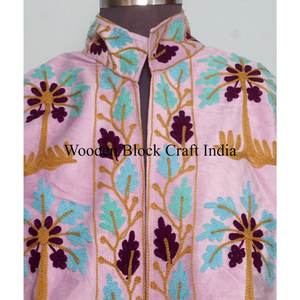 Veste courte d'hiver pour femmes, style vintage, velours rose, motif Suzani bohème, broderie, doublure en coton, matelassée - Product Image 2