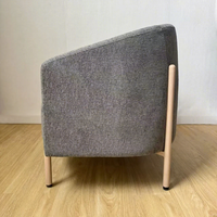 Fauteuil d'Angle Scandinave Moderne Gris en Tissu, Pieds en Bois Naturel, Fauteuil d'Appoint Style Milieu de Siècle pour Salon