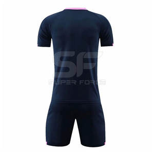 ชุดเครื่องแบบฟุตบอลผู้ชายชุดเสื้อฟุตบอลที่มีน้ำหนักเบาและกางเกงขาสั้นสำหรับฝึกซ้อมและไม้ขีดไฟที่ทนทาน - Product Image 2