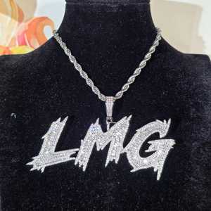 Colgante de plata de ley 925 con baño de rodio, diamante de moissanita VVS, letra personalizada, para hombre y mujer, estilo hip hop, para fiestas. - Product Image 3