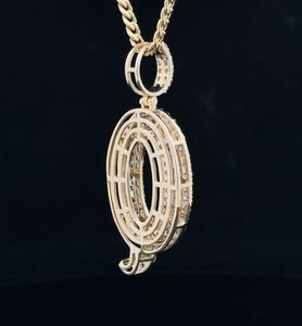 Elegante nuevo colgante de oro amarillo Hip Hop de 14 quilates con diamante simulado y moissanita 925 Plata corte princesa inicial 'Q' chapado en oro - Product Image 3