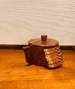 Ensemble de dessous-de-verre classiques en bois naturel conçu pour améliorer l'esthétique de la maison tout en protégeant les surfaces délicates - Product Image 4