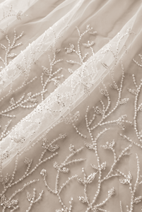 Tissu en tulle léger brodé de perles blanches et de cristaux délicats, motif de branche de vigne, pour robe de mariée femme - Product Image 6