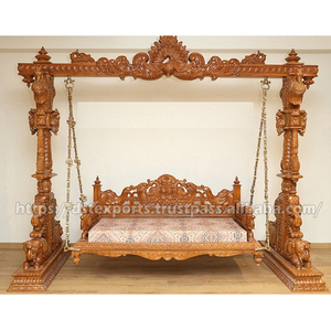 Jhula de Madera de Teca Pulida Antigua con Pilares de Diseño, Columpio Interior de Lujo, Columpio Jhula de Madera de Teca Tradicional Tallado a Mano, EE. UU. - Product Image 1