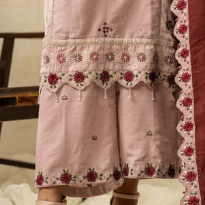 Ropa de Moda al por Mayor de Tela Transpirable, Traje Bordado Elegante para Mujer en Talla Adulta para Fiestas - Product Image 4