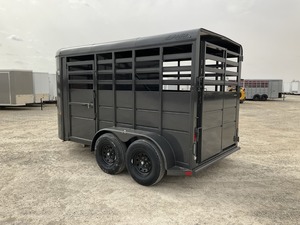 LISTO PARA LA VENTA: REMOLQUE PARA TRANSPORTE DE CABALLOS DE 12 PIES DE LARGO, 6 PIES DE ANCHO, 7 PIES DE ALTURA, CONSTRUCCIÓN COMPLETAMENTE EN ACERO - Product Image 2