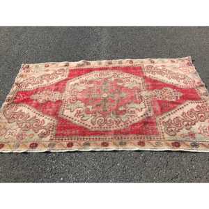 Alfombra Turca Vintage de 4.2x7.1 pies, Alfombra de Lana Floral Roja y Beige - Product Image 3