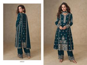 Salwar Kameez de qualité standard en chinon lourd avec broderie et travail de sequins, dernier modèle Sharara disponible en gros - Product Image 6