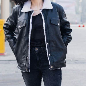 เสื้อแจ็คเก็ตหนังแกะสำหรับผู้หญิง แบบถักลายเรียบ บุผ้าอุ่น เป็นมิตรกับสิ่งแวดล้อม เหมาะสำหรับการเดินทางและสวมใส่ลำลองในฤดูหนาว - Product Image 5