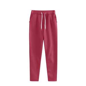 Capri de golf pour femme, extensible et doux, conçu pour soutenir le confort et les mouvements athlétiques flexibles - Product Image 4