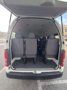 SOLDES D'ÉTÉ 2024 - Véhicule d'occasion Toyota Hiace Toit Haut, Boîte Manuelle, Conduite à Gauche, Essence Turbo, Sièges en Cuir, Intérieur Sombre R21 - Product Image 3