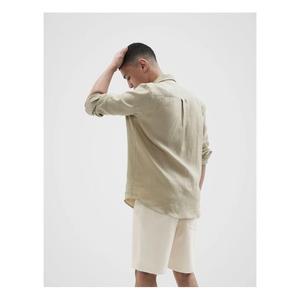 Chemise élégante à manches longues pour homme, conçue pour les tenues professionnelles et décontractées, offrant un toucher doux, respirant et confortable toute la journée. - Product Image 2