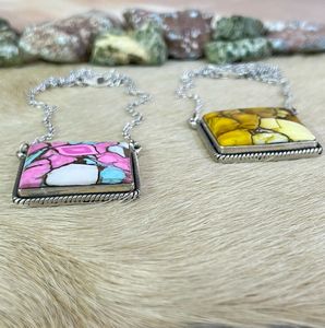 Collar de plata de ley artesanal de algodón de azúcar y miel Dalia - Product Image 2