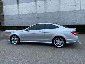 Mercedes-Benz C 250 Coupé 2011 / Disponible para la Venta con Bajo Kilometraje, Motor de Gasolina, Auto Usado en Excelentes Condiciones y Sin Accidentes - Product Image 3