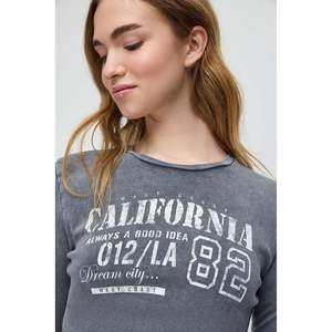 Camiseta Casual de Manga Larga con Lavado Ácido 100% Algodón - Product Image 3