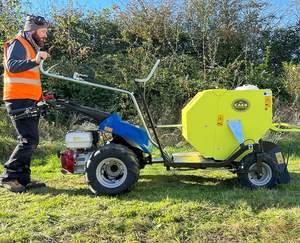 เครื่องอัดฟางมินิทรงกลม คุณภาพสูง ได้รับการรับรองมาตรฐาน CE ใหม่หรือมือสอง แบบอัตโนมัติ พร้อมเครื่องยนต์และมอเตอร์ สำหรับใช้ในฟาร์ม จัดส่งทั่วโลก - Product Image 1