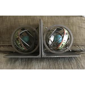 Serre-livres de luxe en métal avec style globe parfait pour porte-livre réglable et décoration de table élégante décoration d'intérieur élégante - Product Image 1