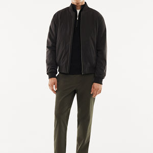 แจ็คเก็ตบอมเบอร์ผู้ชายขายดีปี 2025 แจ็คเก็ตเบสบอลบางเบาสำหรับฤดูใบไม้ร่วง สไตล์คลาสสิก รับผลิตแบบ OEM และปรับแต่งได้ - Product Image 5