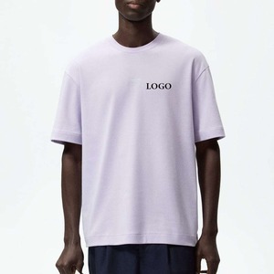 เสื้อยืดคอกลมแขนสั้นทรงหลวมผ้าฝ้าย 100% สำหรับผู้ชาย สกรีนลายแบบซิลค์สกรีน ผลิตตามสั่ง ผ้าระบายอากาศเป็นมิตรกับสิ่งแวดล้อม ด้านหน้า - Product Image 1