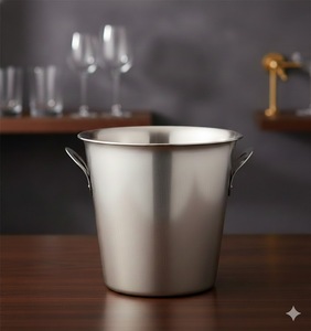 Seau en acier inoxydable Tulip avec finition chromée polie miroir, capacité de 3 L, design écologique, poignées latérales faciles à saisir - Product Image 1