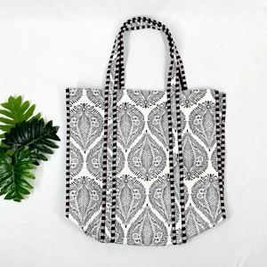 Sac fourre-tout élégant gris à imprimé géométrique pour femmes Accessoire en coton écologique pour toutes les occasions Sac à main polyvalent de tous les jours - Product Image 1