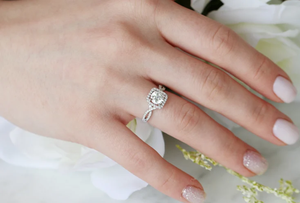 Bague de fiançailles romantique pour femme en or blanc 14 carats avec diamant de laboratoire et alliance, bijoux raffinés pour fête nuptiale et anniversaire - Product Image 3