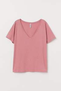 Camiseta de mujer personalizable con cuello en V ecológica de moda sostenible = Camiseta de algodón esencial de verano de tela transpirable para mujer - Product Image 5