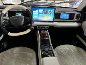 SUV électrique d'occasion 2024, longue autonomie, BEV, avec charge rapide et performances 4x4 - Product Image 3