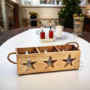 Porte-bougies artisanaux en fer et bois, motif forestier ajouré, intérieur doré chaud, offrant une décoration de Noël élégante et ambiance chaleureuse - Product Image 6