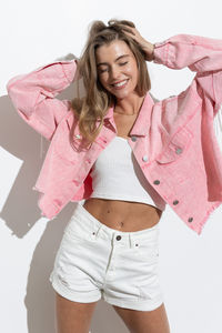 Veste en jean déchirée pour femme, veste en jean courte avec ourlet effiloché et déchiré, lavage clair, vêtement d'extérieur surdimensionné, style streetwear - Product Image 2
