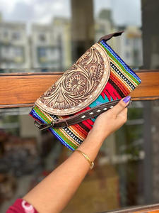 Bolso de mano de cuero con herramientas aztecas hecho a mano, elegante manta de sillín para mujer, carteras de cuero, bolso de mano de cuero con herramientas de alta calidad - Product Image 2
