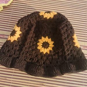 Sombrero de Pescador de Ganchillo Estilo Europeo y Americano Hecho a Mano con Flores de Girasol en Hilo de Algodón para Actividades al Aire Libre - Product Image 3