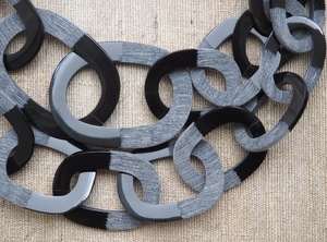 Collar de Lujo Hecho a Mano con Cuerno de Búfalo, Joyería Natural y Sostenible para Mujer, Alta Calidad - Product Image 5