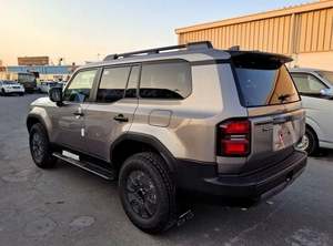 Tout nouveau 2022 pour DSL Adventure Auto 4.1-6L Diesel blanc hybride I-Force Max Premium V6 Turbo gauche cuir foncé - Product Image 5