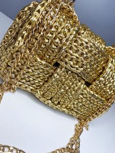 Sac à main de soirée pour femme en cuir métallisé doré luxueux et impressionnant, tricoté à la main, de créateur - Product Image 5