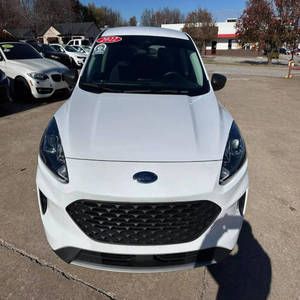 Ford Escape 2022 en parfait état - Product Image 1