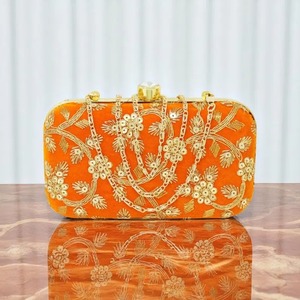 Sac à main floral brodé multicolore pour mariage indien et demoiselles d'honneur Cadeau de fête pour son système de verrouillage Sac à main Mayra - Product Image 3