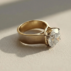 Bague solitaire large plaquée or 18 carats de luxe pour femme, sertie de zircon cubique taille ronde, bijoux de fiançailles et de mariage - Product Image 1