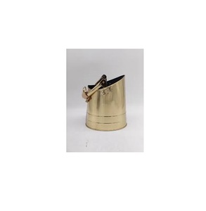 Seau à charbon galvanisé artisanal avec corps en métal durable et finition rustique pour décor de cheminée d'inspiration antique - Product Image 1