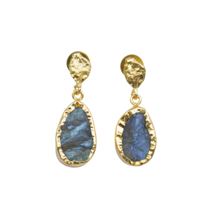 Boucles d'oreilles en laiton de style statement, fabriquées à la main, finition laiton satiné semi-précieux, motif unique de créateur, parfait pour la vente en gros - Product Image 1