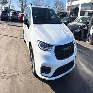 Chrysler Pacifica Limited 2025 en parfait état - Product Image 1