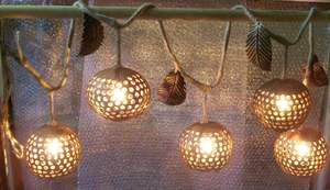 Vente chaude Lampe de lit décorative en coquilles de noix de coco Lampe de noix de coco écologique pour la décoration Lampe d'étude Prix bon marché - Product Image 6