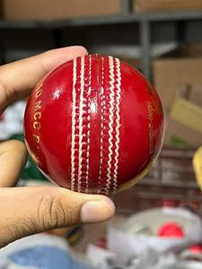 Ballon de cricket en cuir anglais rigide pour le cricket, fabriqué au Pakistan - Product Image 4