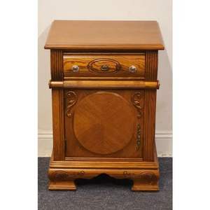 Mesita de noche de caoba tallada a mano de estilo victoriano exquisito | Mesita de noche premium a medida con cajón y gabinete de almacenamiento para El - Product Image 3