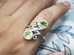 Anillo de Plata de Ley 925 con Piedra Preciosa de Peridoto Natural, Hecho a Mano, Piedra de Nacimiento de Agosto para Mujer - Product Image 5