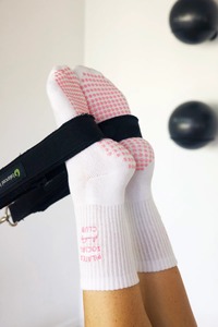 ODM Pilates Yoga calcetines para mujer con texto bordado antideslizante agarre diseño personalizado multicolor de alta calidad para Reformer Studio - Product Image 4