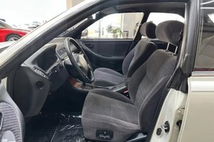 Lexus ES 1993 d'occasion 300 SUV de base Sièges cuir de direction à gauche Pneus R17 Toit ouvrant panoramique automatique - Product Image 2