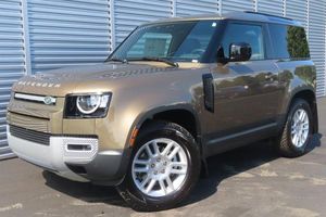 Land Rover Defender 90 S 2023 Usado en Buen Estado, Volante a la Izquierda, Asientos de Cuero, Neumáticos R19, Automático, Portaequipajes Metálico en el Techo - Product Image 2